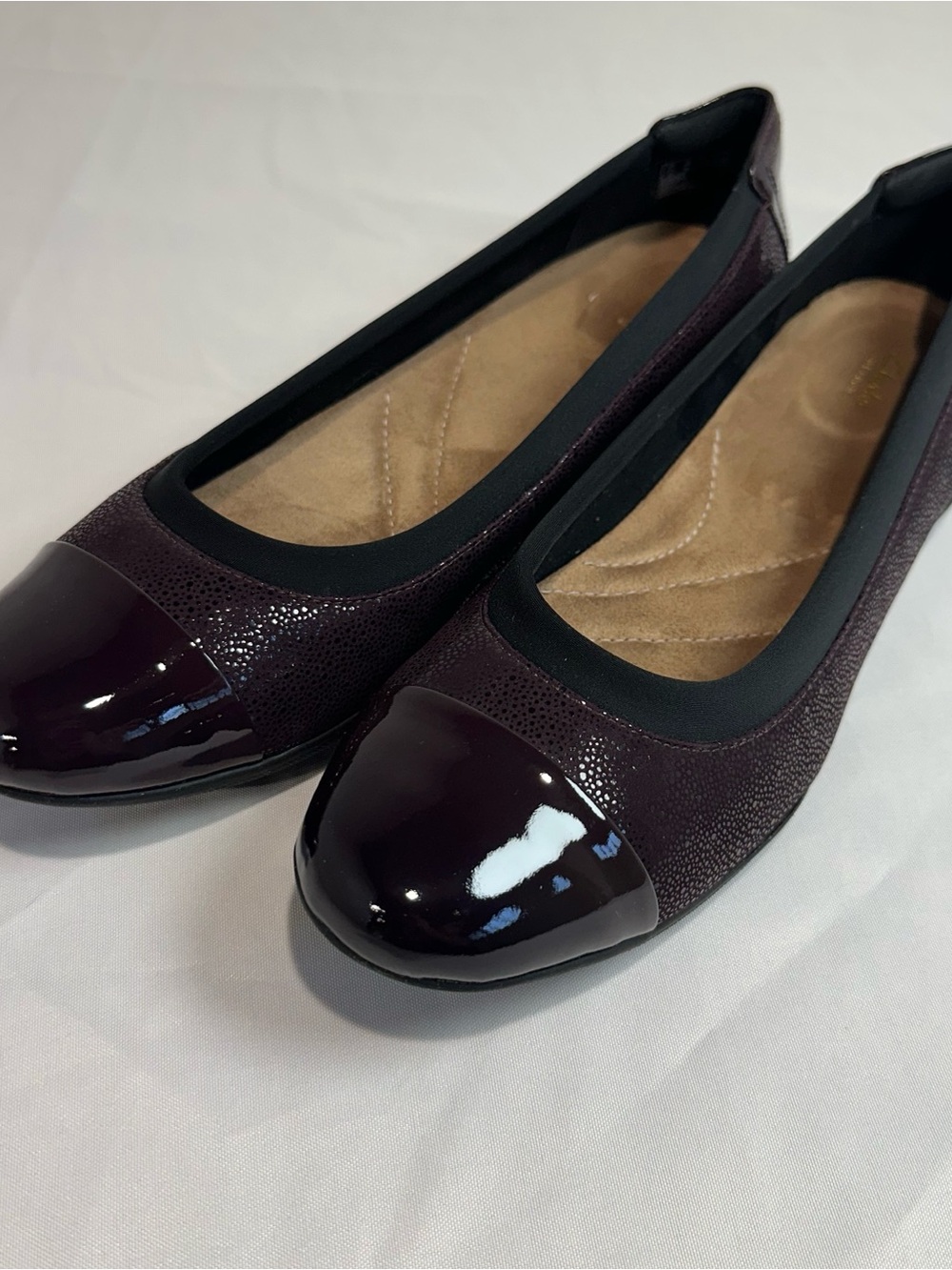 NWOB Clarks Neenah Garden Burgundy Glossy Cap Toe Ballet Flats Size 10